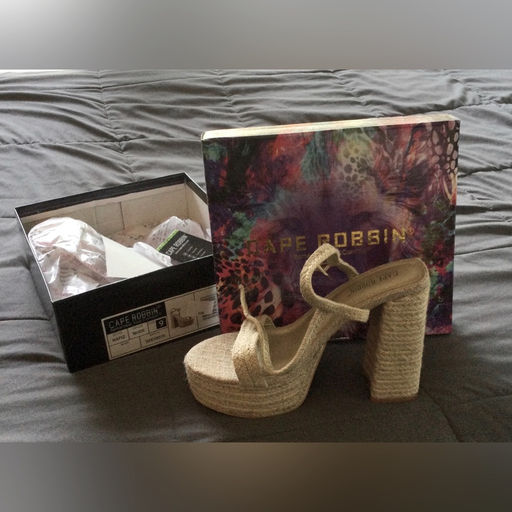 Womans Size 9 Chunky Heel Platform Sandle Strappy Tan Beige